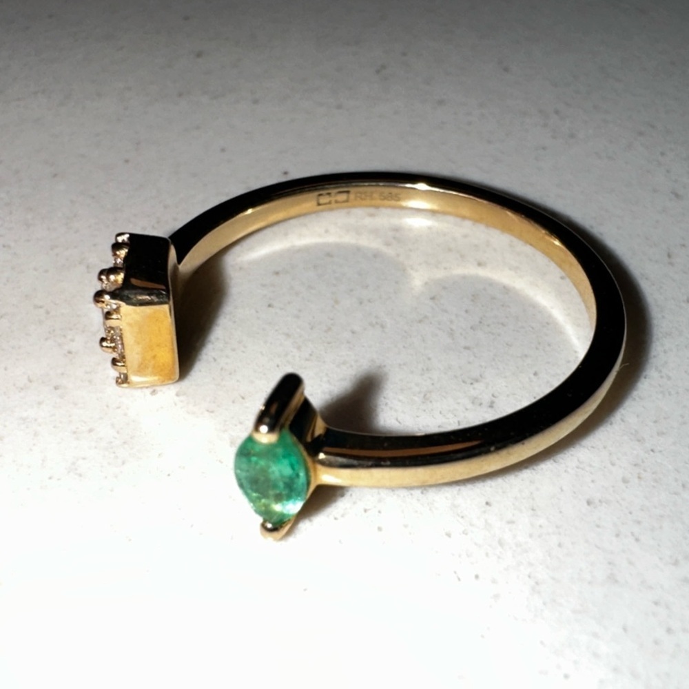 New 14K Gold Ring with Emerald and Diamonds Size 7 - Picture 9 of 11